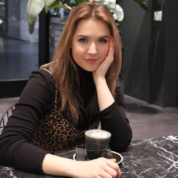 Meet your Posher, Alison - Picture 1 of 1